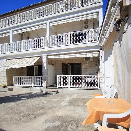 And By The Sea - 5874 Gasthof Zadar