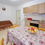 And By The Sea - 5874 3* Zadar