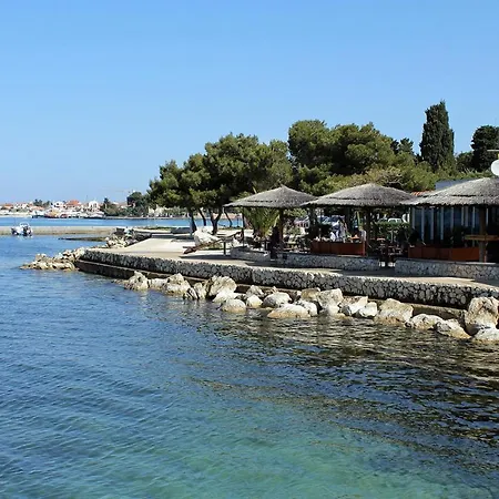 Pensión And By The Sea - 5874 3*