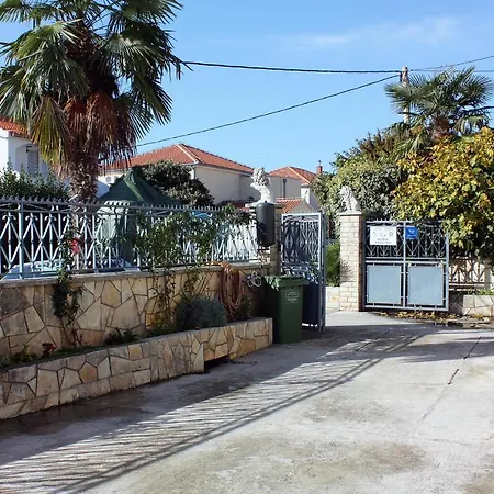 And By The Sea - 5874 Affittacamere