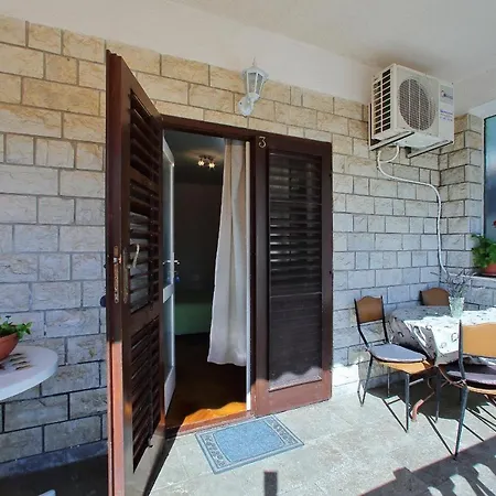 Pensión And By The Sea - 5874