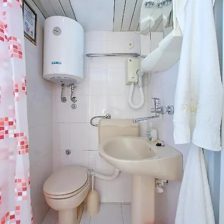 Pensión And By The Sea - 5874 Zadar