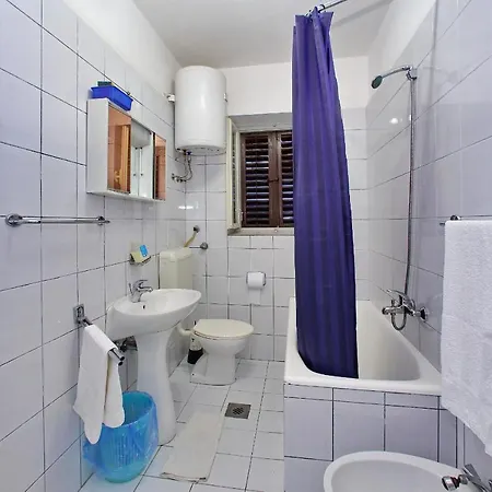 Pensión And By The Sea - 5874