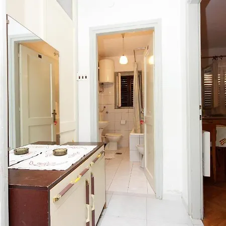 Pensión And By The Sea - 5874 Zadar