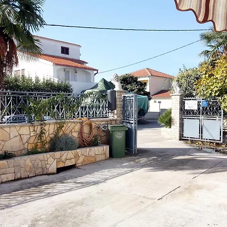 招待所 And By The Sea - 5874