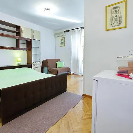 Pensión And By The Sea - 5874